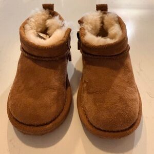 Toddler Uggs Size 7